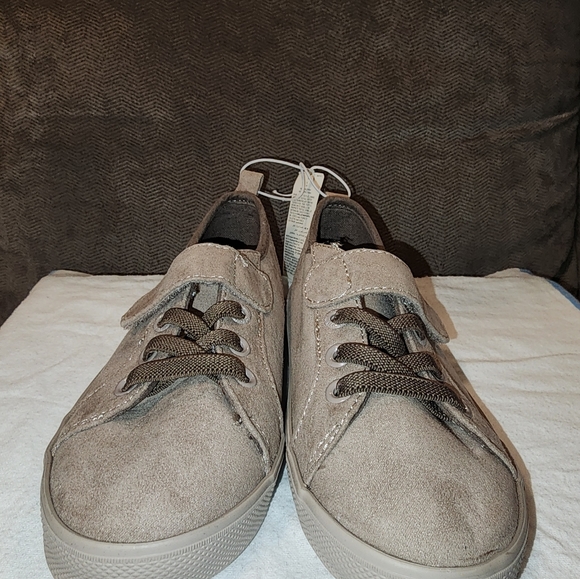 Old navy sneakers - Picture 2 of 2